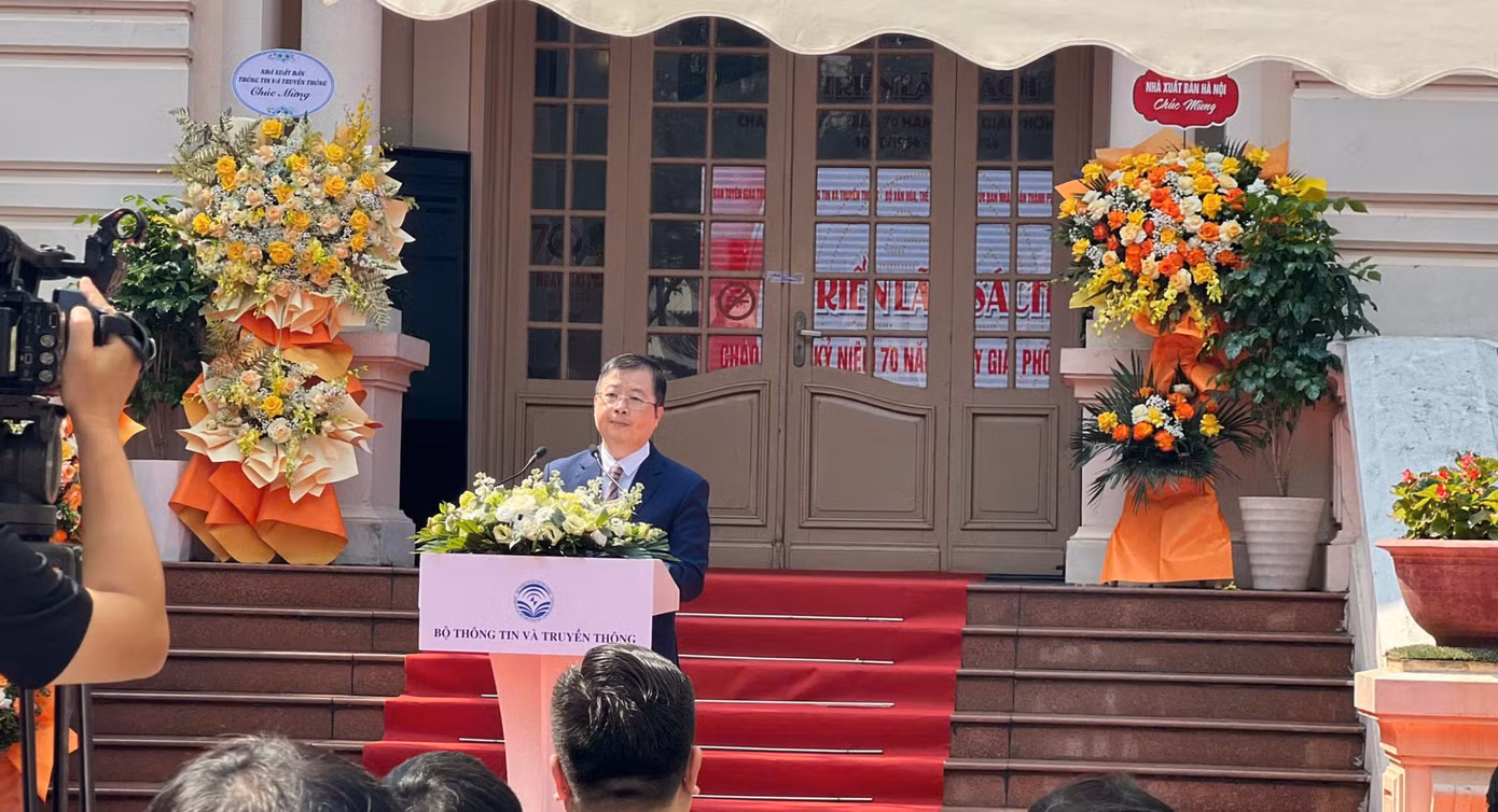 Thứ trưởng Bộ Thông tin và Truyền thông Nguyễn Thanh Lâm phát biểu khai mạc triển lãm. Thứ trưởng Bộ Thông tin và Truyền thông Nguyễn Thanh Lâm phát biểu khai mạc triển lãm.