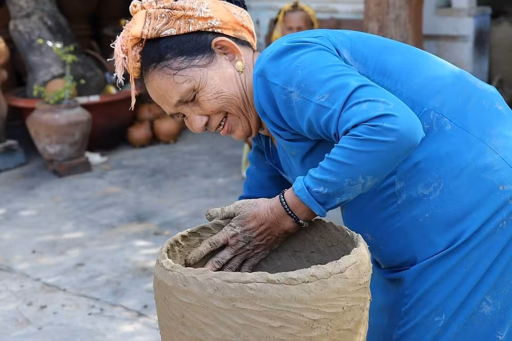 Nghề làm gốm cũng giúp tăng thu nhập của gia đình và bảo lưu thuần phong mỹ tục, bản sắc văn hóa của người Chăm ở Việt Nam.