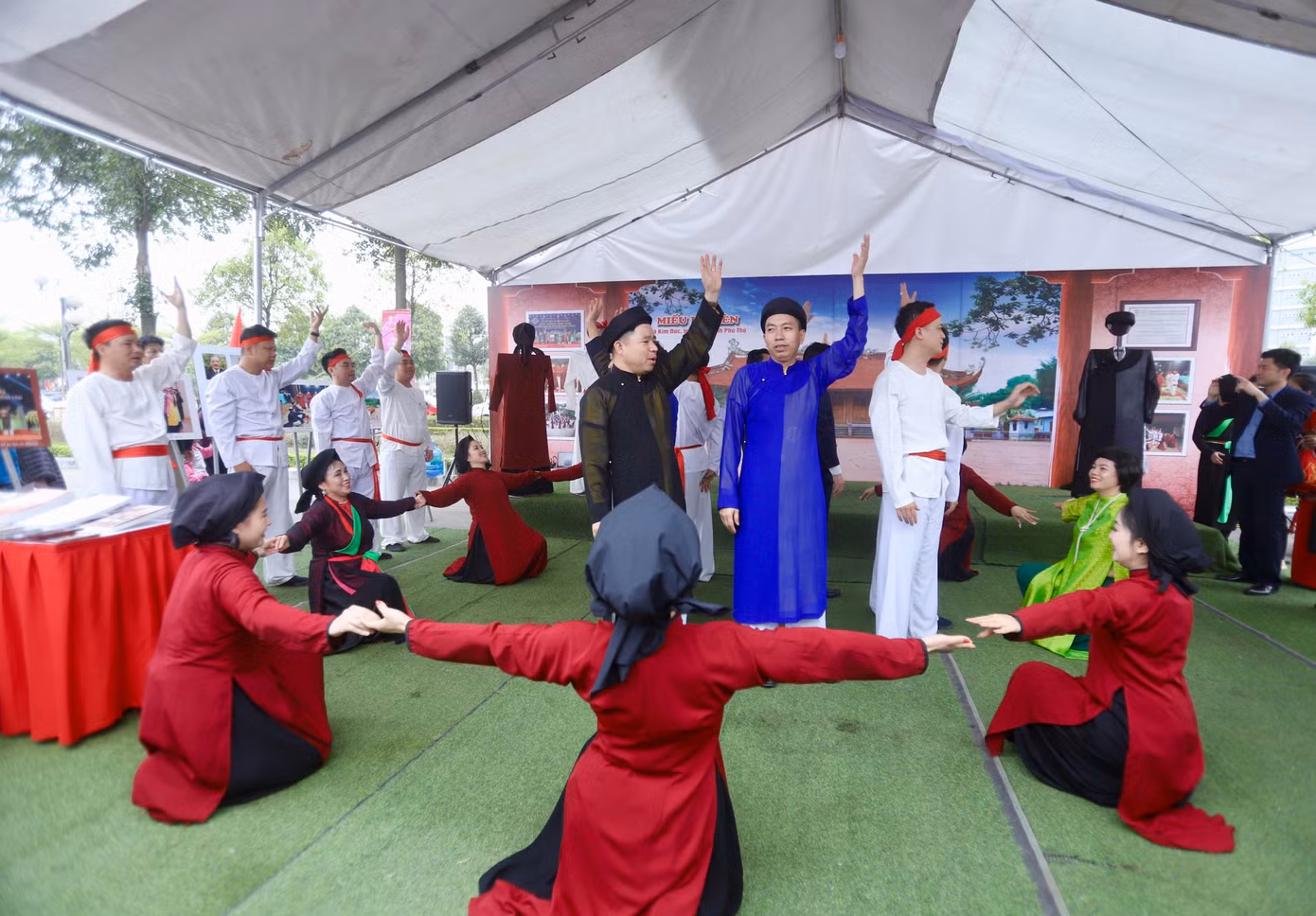UBND tỉnh Bắc Ninh mong muốn đưa sự kiện này thành hoạt động văn hóa, du lịch quy mô lớn, có tính chất thường niên, hướng tới xây dựng một sản phẩm văn hóa, thương hiệu văn hóa, du lịch Bắc Ninh, tạo cơ hội để kết nối di sản văn hóa với các địa phương trong cả nước. Ảnh: TRỌNG TÀI.