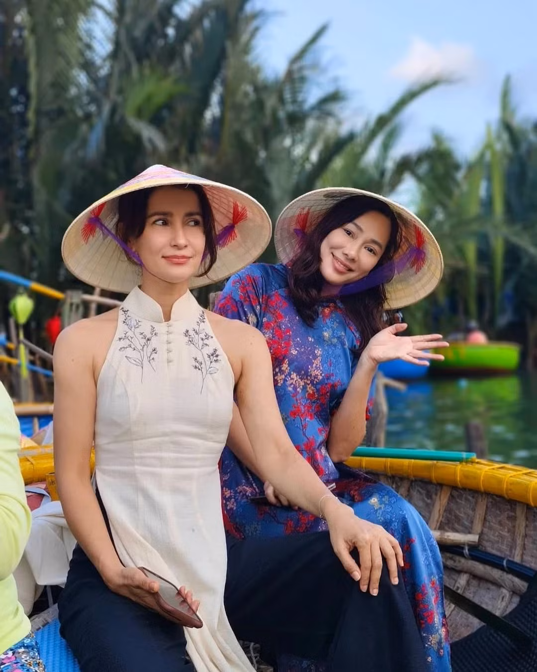 Ann Thongprasom (trái) nổi tiếng toàn châu Á nhờ những bộ phim tình cảm.
