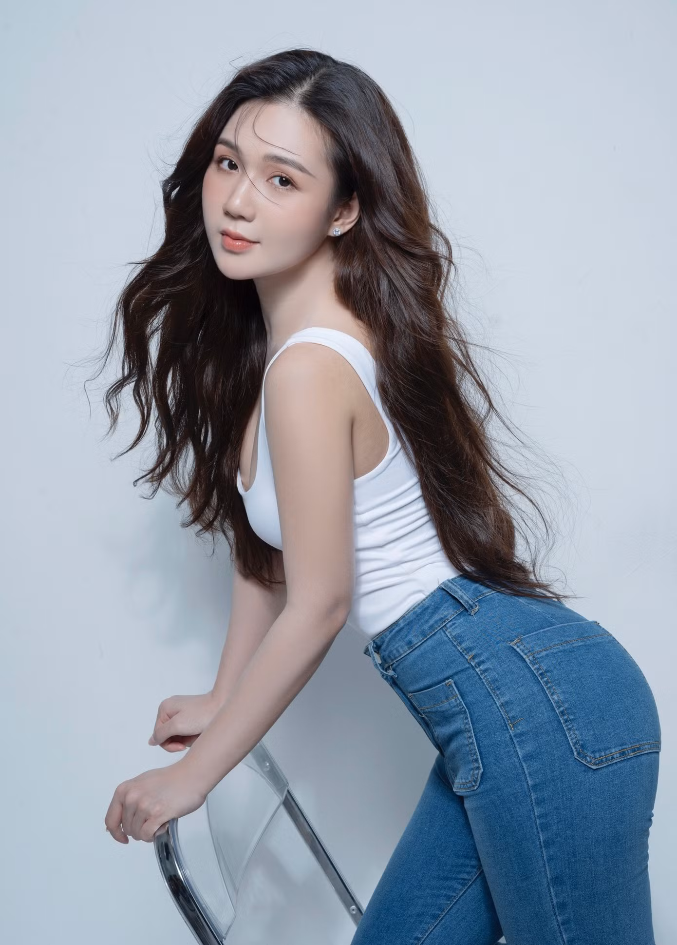 Phạm Ngọc Anh thường chia sẻ hình ảnh diện trang phục bó, khoe trọn ba vòng gợi cảm. Ngoài công việc diễn xuất, cô thử sức kinh doanh ở lĩnh vực thời trang. Nữ diễn viên từng chia sẻ cô không đam mê làm đẹp, nhưng ý thức phải giữ gìn hình ảnh.