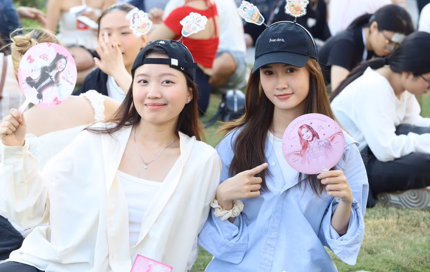 Concert Chị đẹp được chia thành bốn chương lớn trong chủ đề xuyên suốt là Thực tại vô hạn. Ban tổ chức tiết lộ đêm diễn có hơn 50 bài hát.