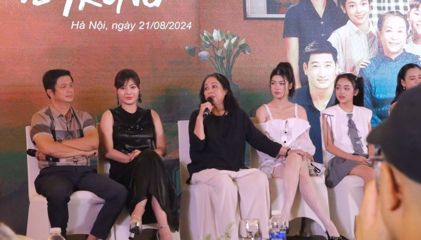 NSƯT Thanh Quý tiếp tục đóng vai bà mẹ tần tảo, một mình nuôi các con trưởng thành. Ảnh: Gia Linh.