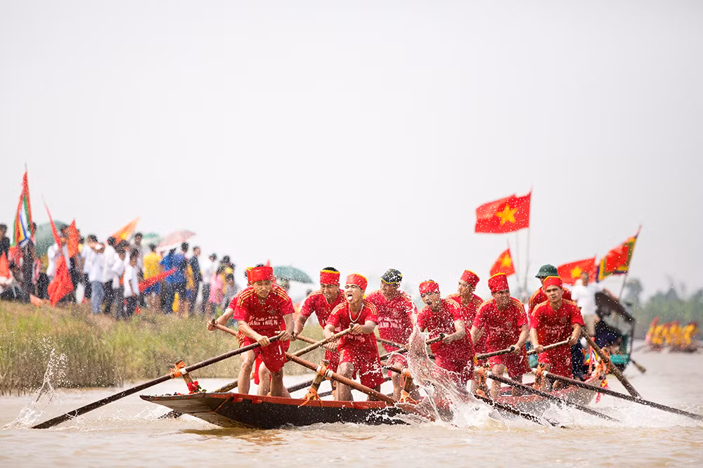Hội đua thuyền tại lễ hội chùa Keo Hành Thiện.