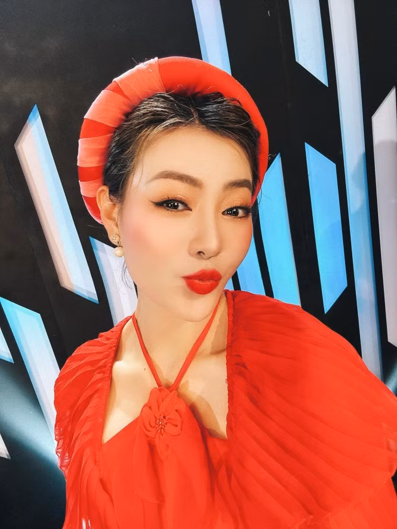 Diễn viên Thanh Hương vừa gây ấn tượng với vai Luyến "lươn" trong Cuộc đời vẫn đẹp sao, được tin tưởng giao vai diễn nặng ký ở Táo Quân 2024.