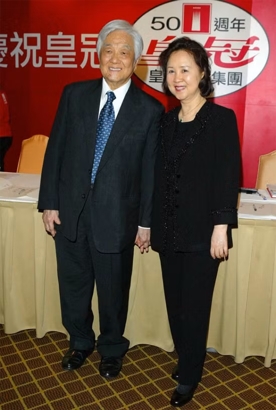 Quỳnh Dao bên người chồng thứ hai.