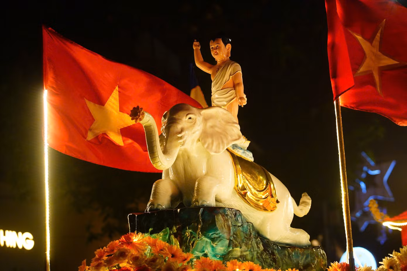 Nhiều người cho rằng việc cung rước xá lợi Đức Phật Thích Ca Mâu Ni về Việt Nam trong khuôn khổ Đại lễ Vesak Liên Hợp Quốc 2025 để nhân dân, phật tử chiêm bái và đỉnh lễ là sự kiện “nghìn năm có một”.