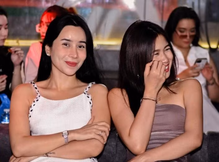 Người thân ủng hộ hoạt động âm nhạc mới của Lưu Thiên Hương.