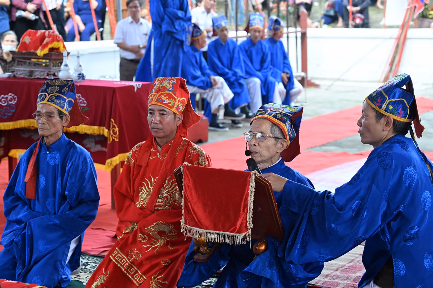 Lễ hội Phết Hiền Quan được tổ chức vào ngày 12 và 13 tháng Giêng nhằm tôn vinh công lao và tưởng nhớ Thiều Hoa công chúa - nữ tướng có công chiêu mộ binh sĩ, xả thân giúp Hai Bà Trưng đánh giặc. Sau khi đất nước thái bình, bà xin về làng Song Quan (nay là xã Hiền Quan, huyện Tam Nông, tỉnh Phú Thọ) tiếp tục tu hành và dạy nhân dân làm ăn, sinh sống.