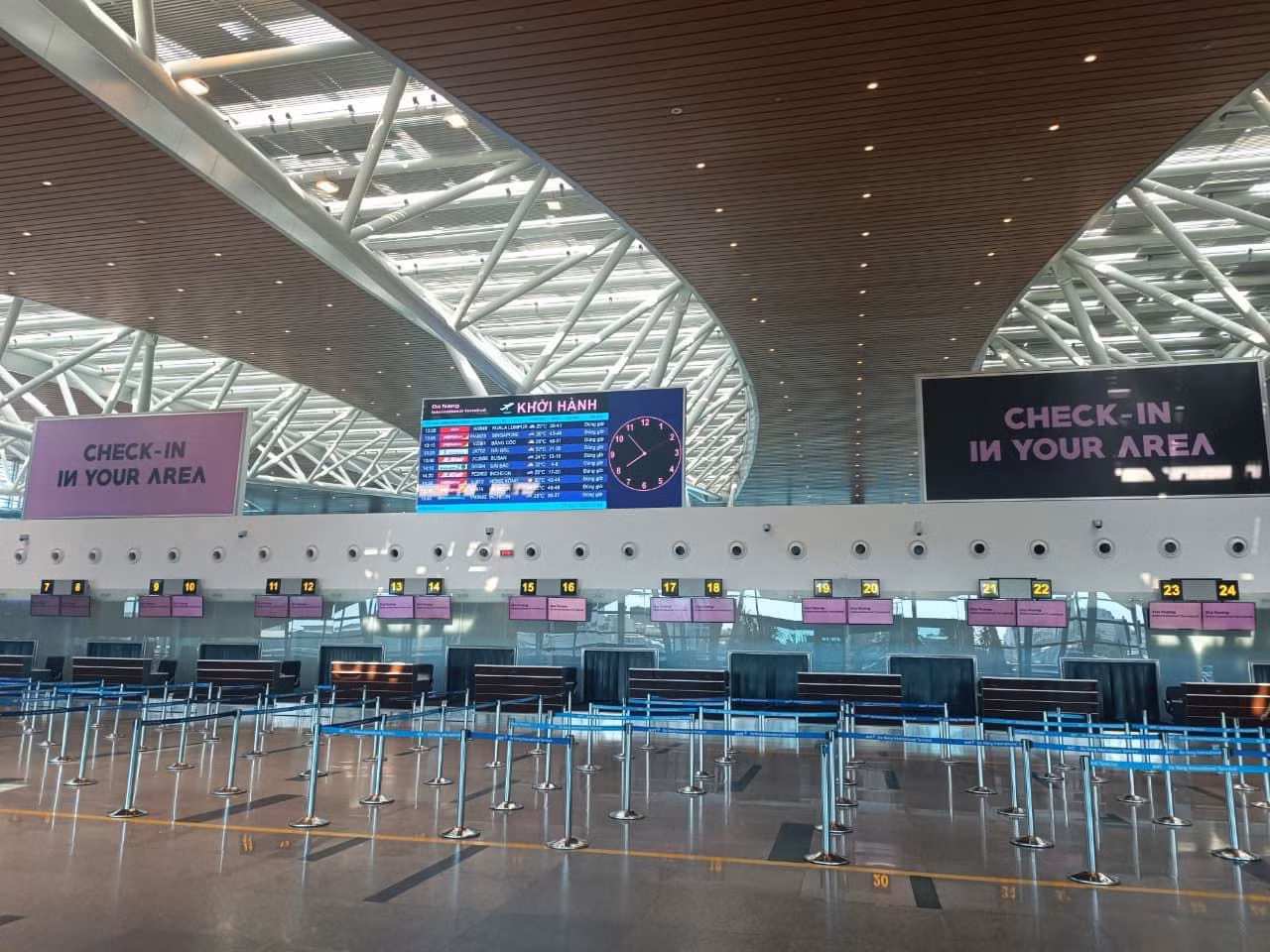 Sân bay Đà Nẵng thực hiện dự án Pink Terminal để hưởng ứng sự kiện nhóm BlackPink đến Việt Nam.