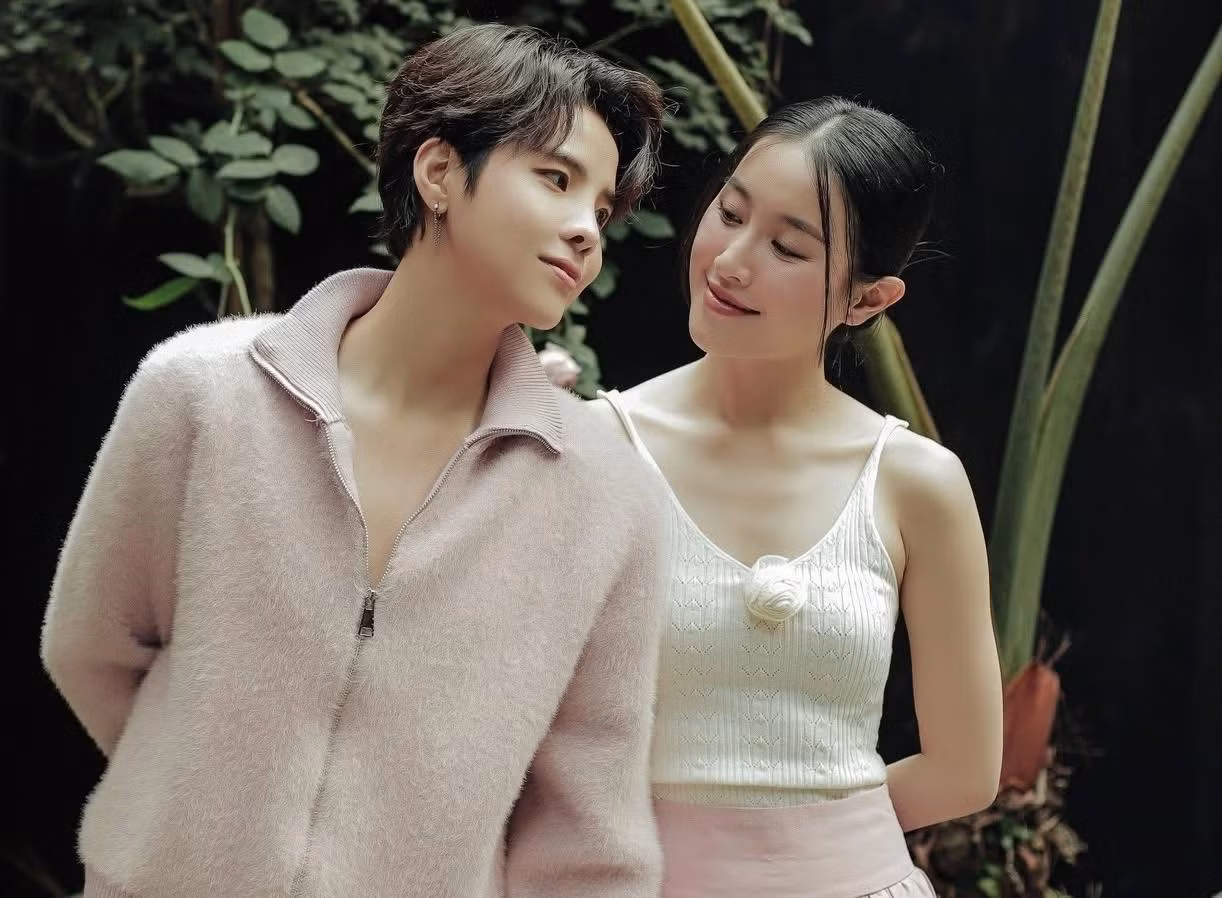 Thu Trang (phải) đóng chính nhiều MV của Vũ Cát Tường.
