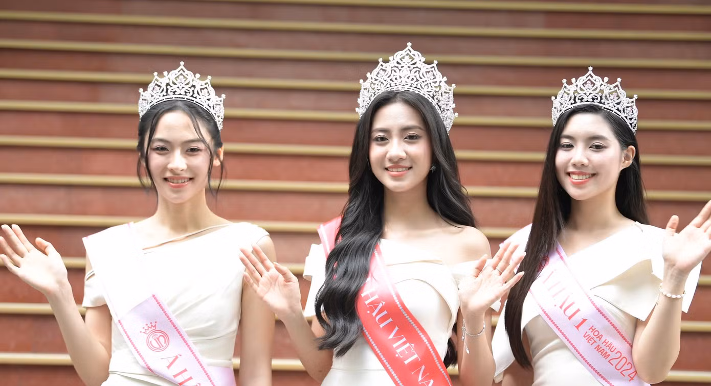 Top 3 Hoa hậu Việt Nam 2024 tại tòa soạn báo Tiền Phong - nơi khai sinh cuộc thi Hoa hậu Việt Nam.