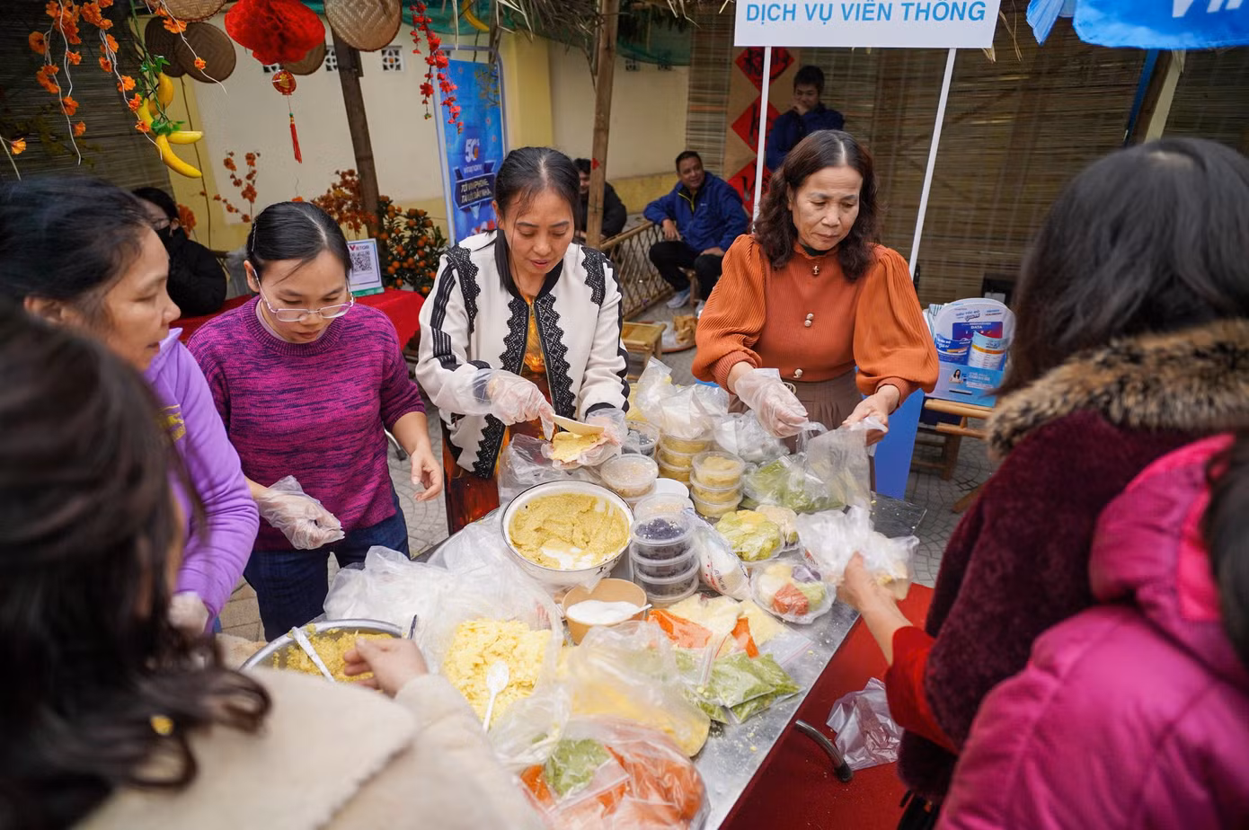 Những mâm xôi có tạo hình độc, lạ ở làng Phú Thượng ảnh 12 Những mâm xôi có tạo hình độc, lạ ở làng Phú Thượng ảnh 12