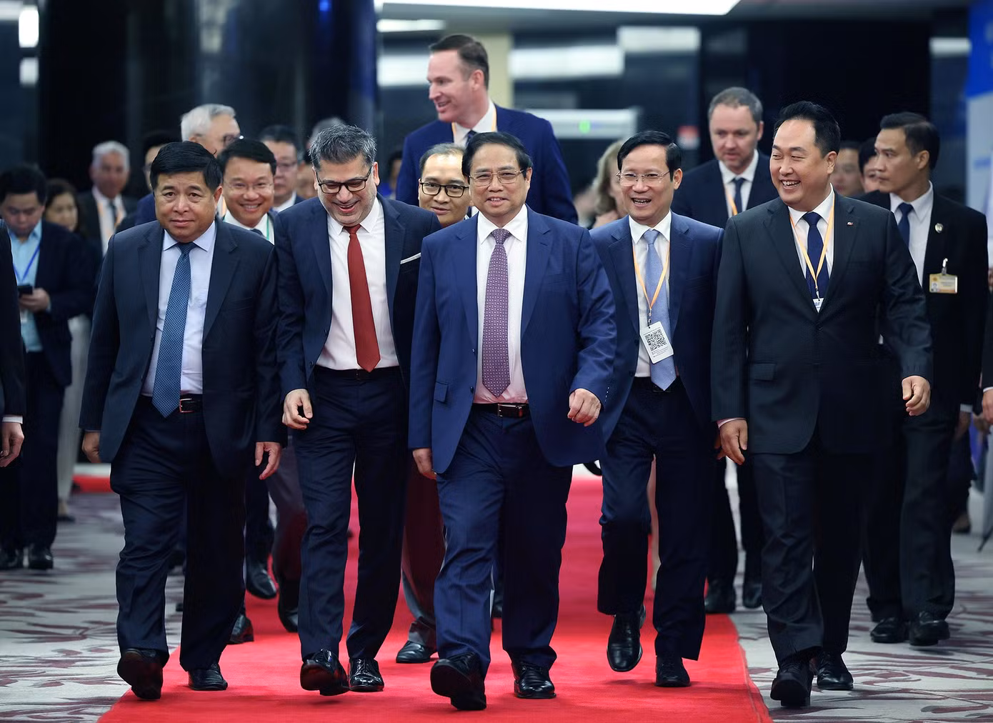 Thủ tướng đề nghị và mong muốn các doanh nghiệp FDI tiếp tục đồng hành, hỗ trợ Việt Nam về nguồn vốn, thể chế, công nghệ, quản trị, đào tạo nhân lực. Thủ tướng đề nghị và mong muốn các doanh nghiệp FDI tiếp tục đồng hành, hỗ trợ Việt Nam về nguồn vốn, thể chế, công nghệ, quản trị, đào tạo nhân lực.
