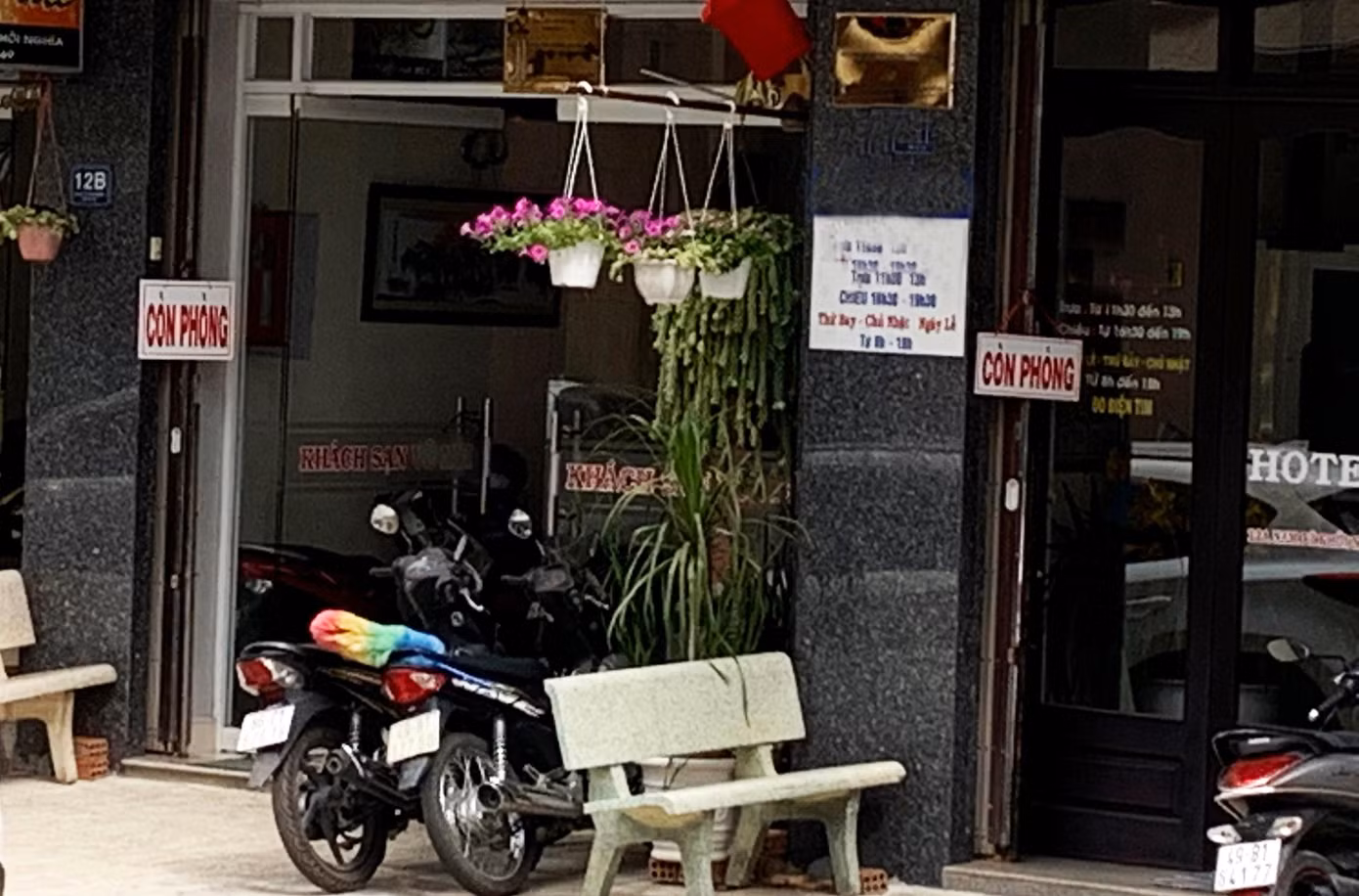 Nhiều khách sạn ở trung tâm thành phố treo biển còn phòng dịp lễ