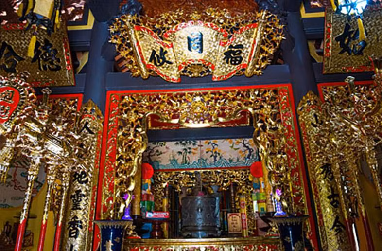 Đền thờ được trang trí ấn tượng