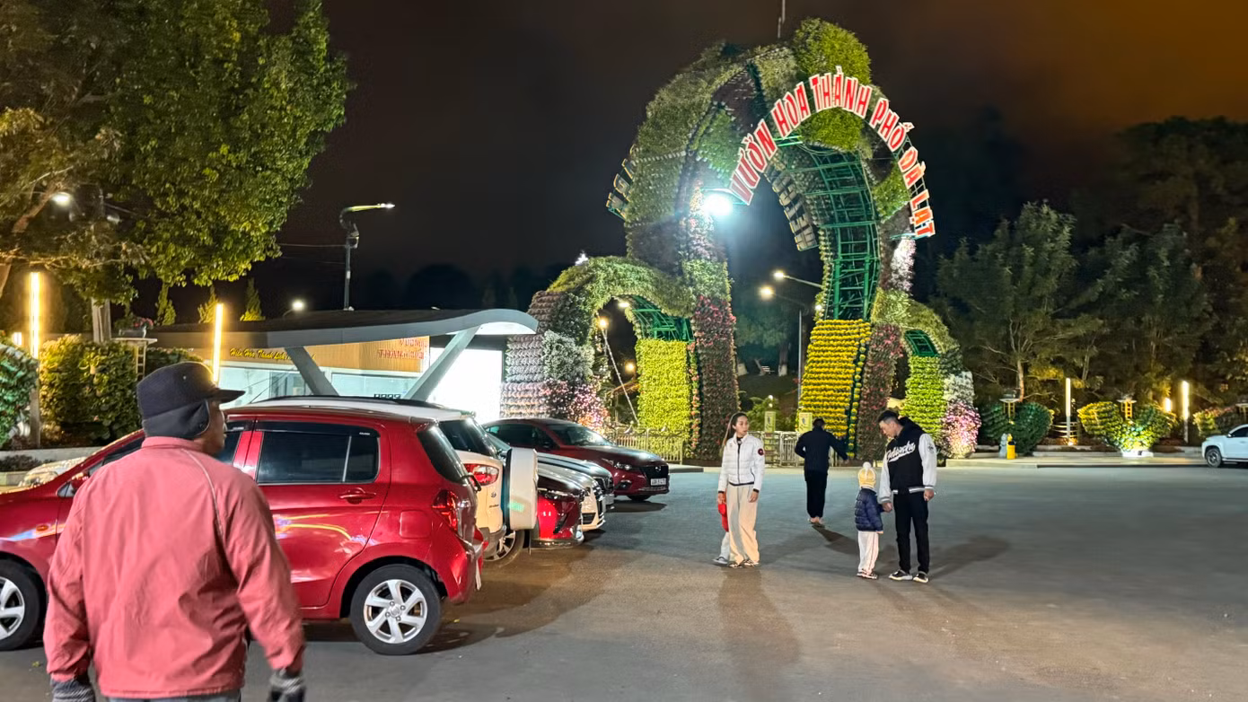 Vườn hoa Đà Lạt thí điểm mở cửa đón khách vào ban đêm.