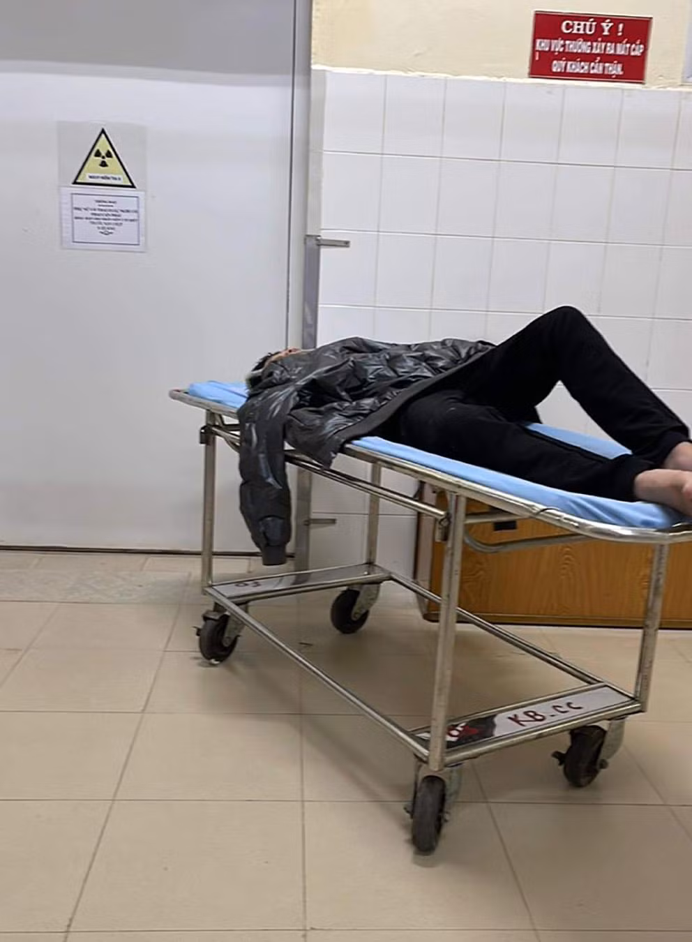 Kh. phải vào điều trị tại bệnh viện