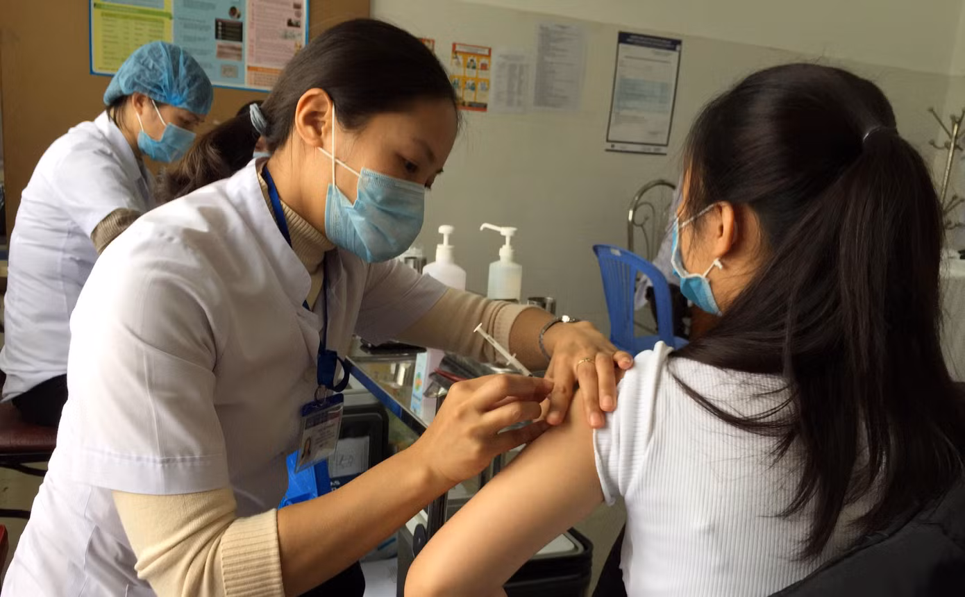 Lâm Đồng tiêm vaccine cho sinh viên trước khi đi chi viện cho vùng dịch của tỉnh bạn
