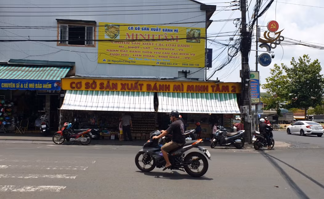 Tiệm bánh mì này bị nhóm đối tượng lừa đảo chiếm đoạt gần 50 triệu đồng