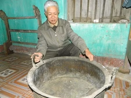 Ông Cao Viết Hưng và chiếc nồi đồng cổ của dòng họ