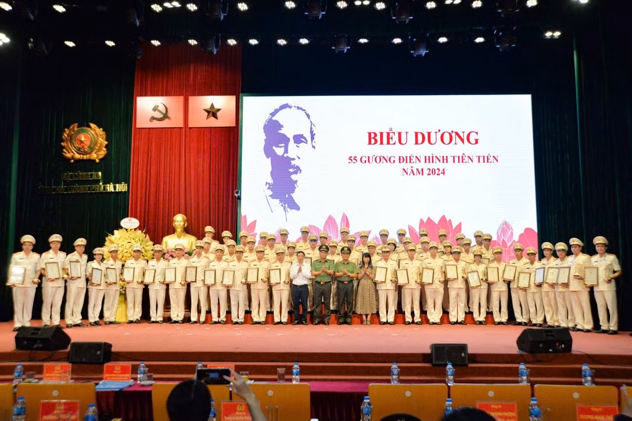 Tuyên dương 55 điển hình tiên tiến Công an Thủ đô.