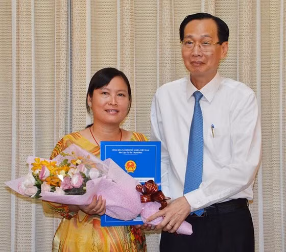 Vịnh Hạ Long bị “tấn công” ảnh 5
