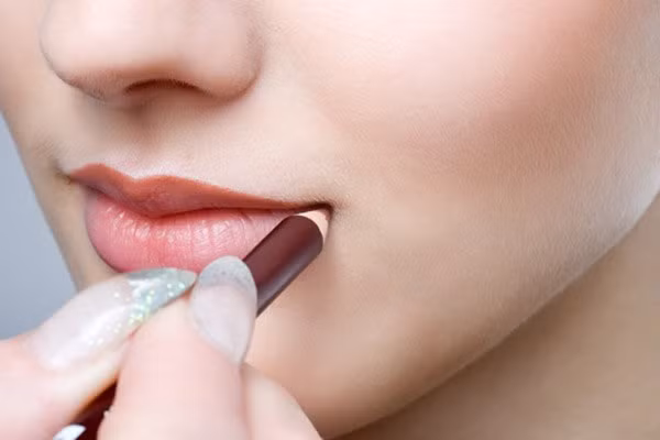 Những kiểu làm đẹp 'tự sát' ảnh 3