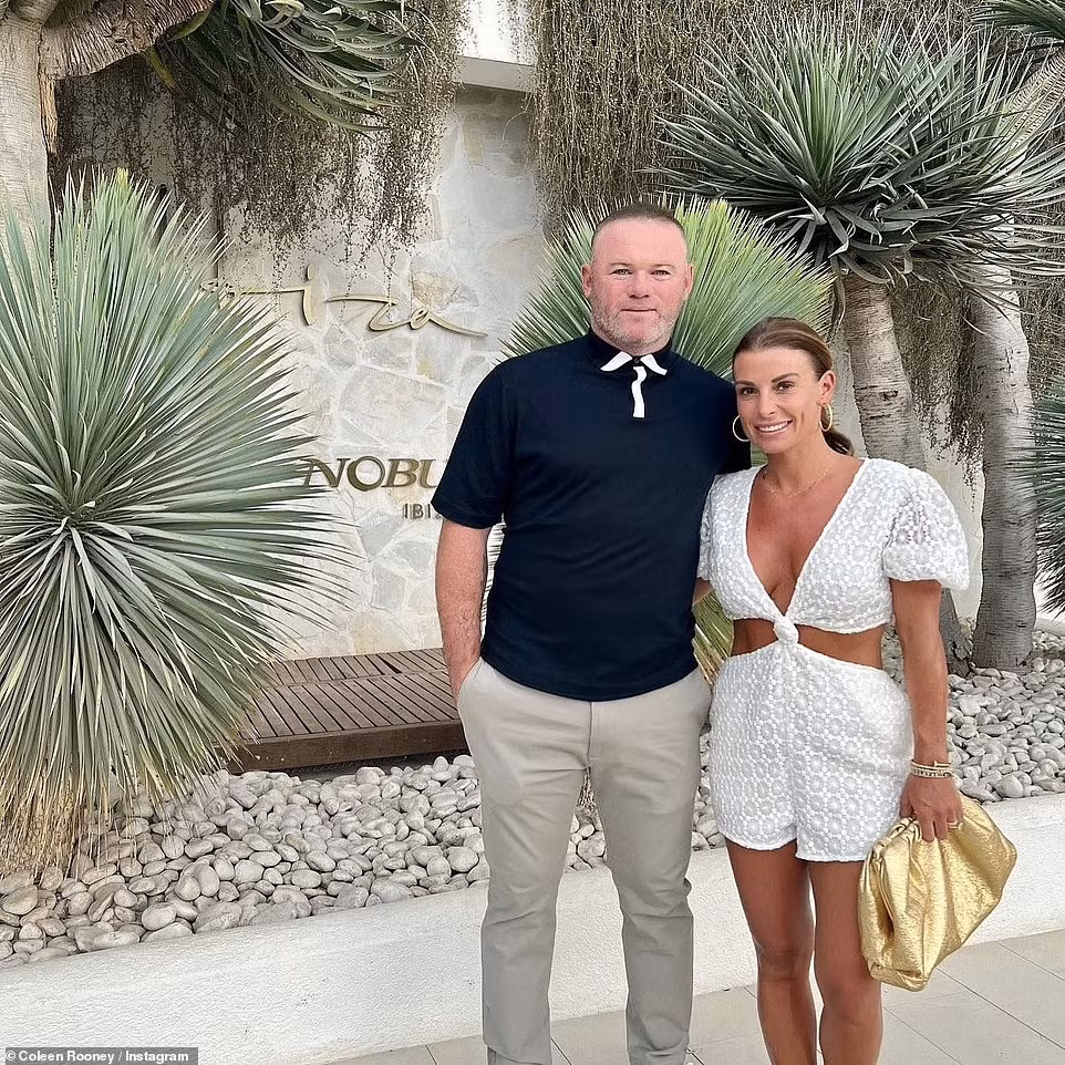 Rooney không ít lần nói lời biết ơn cũng như lời yêu thương đến vợ vì đã chịu đựng ở bên anh trong suốt thời gian qua.