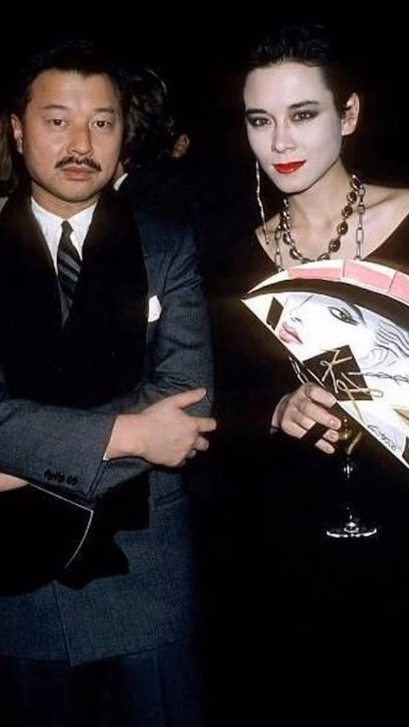 Tina Chow và chồng cũ Michael Chow lúc còn mặn nồng. Họ nổi tiếng với những bữa tiệc xa hoa và hoang dã.