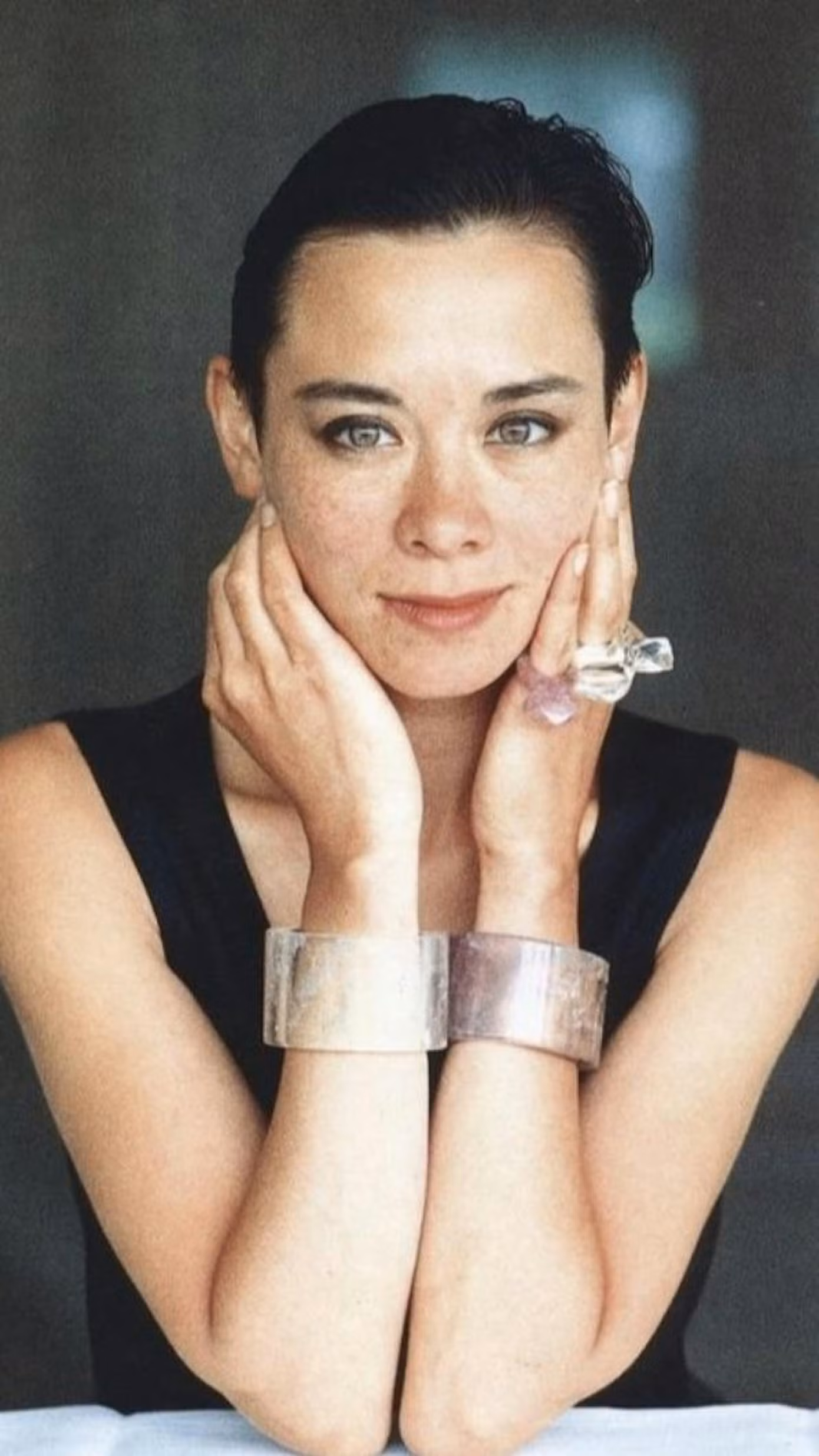 Tina Chow (phải) được khen đẹp hơn Lâm Thanh Hà vào những năm 1980.