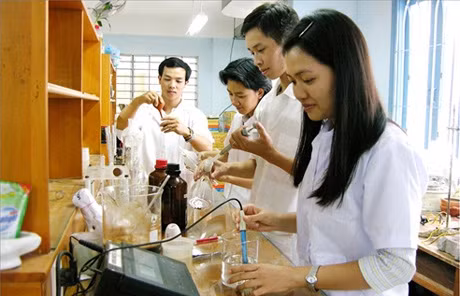 Công nghệ sinh học là một ngành học còn mới mẻ ở Việt Nam, Thủy cũng như nhiều bạn trẻ thấy khá hoang mang cho tương lai của mình sau khi ra trường