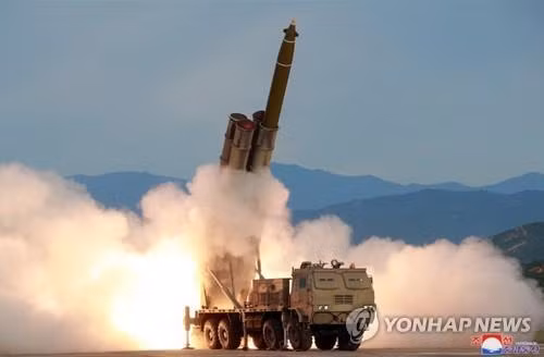 Ông Kim Jong Un giám sát thử bệ phóng tên lửa siêu lớn ảnh 3