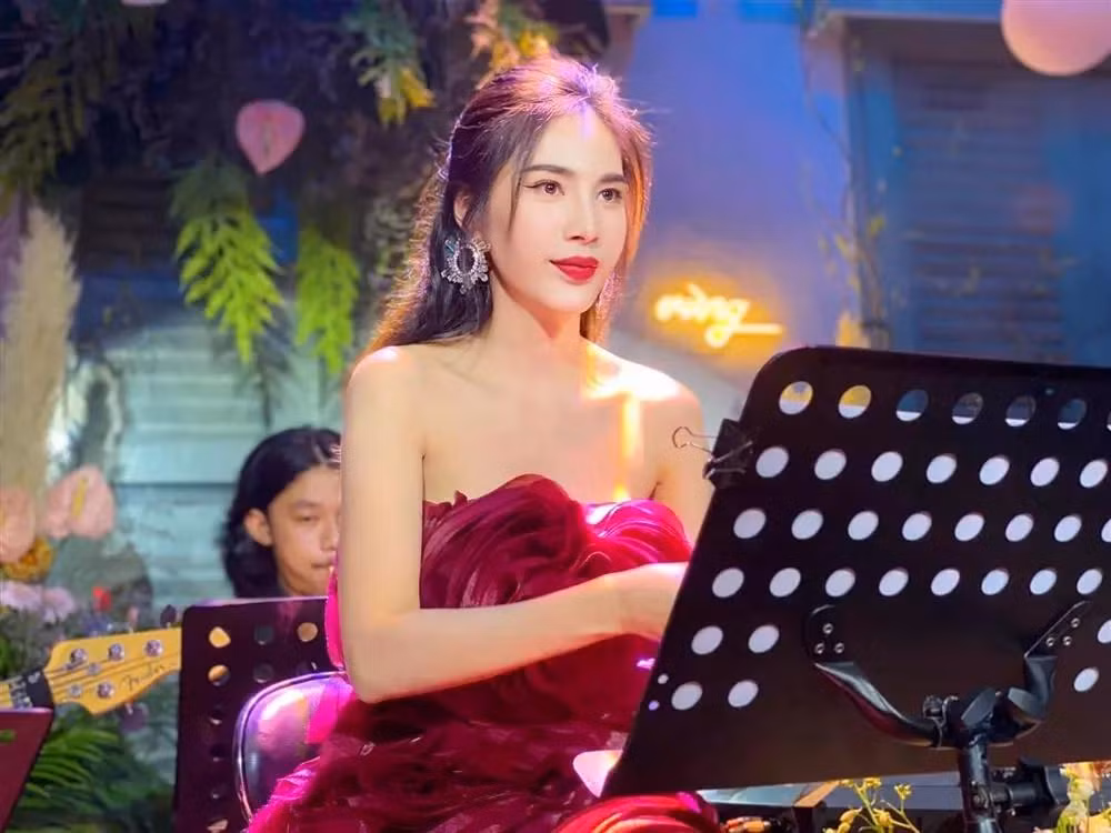 Ca sĩ Thủy Tiên.