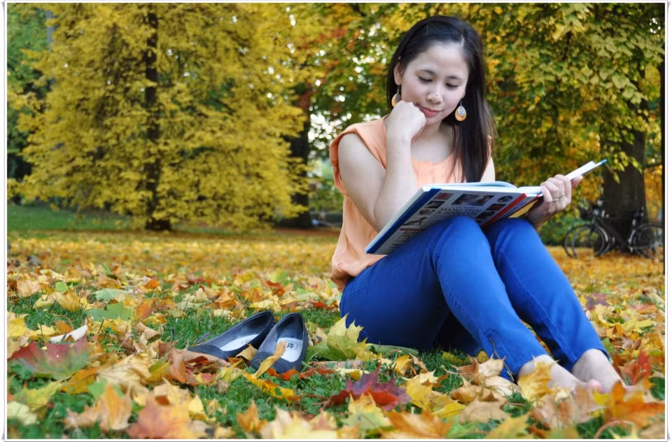 Ôn Mỹ Linh sống tại Goettingen và học tại Goerg August Goettingen University. Cô gái này yêu và luôn hòa mình trong thiên nhiên, cỏ cây hoa lá