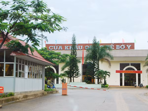 Vắng vẻ cửa khẩu Bờ Y