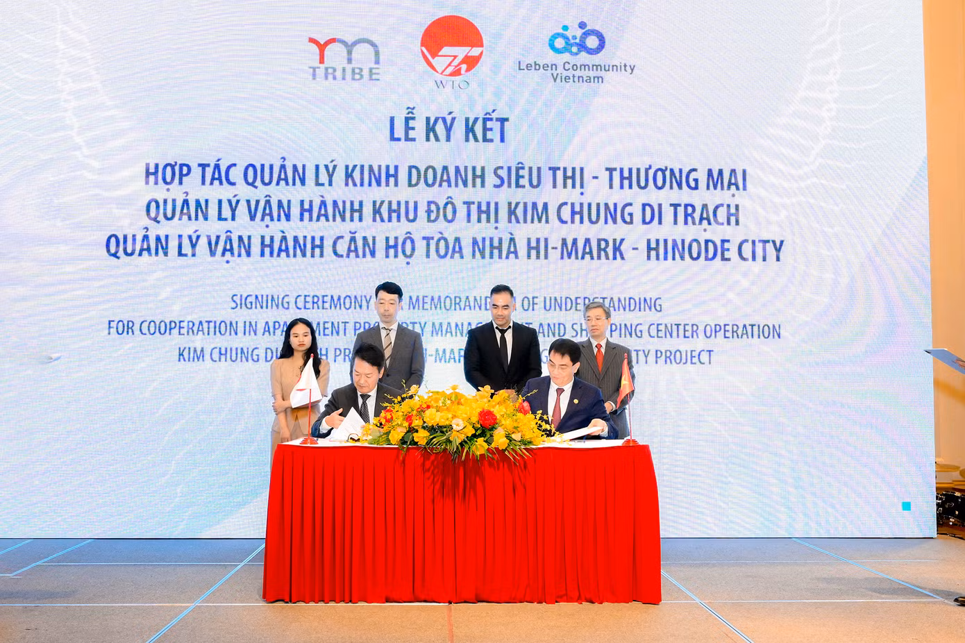 “Lễ ký kết hợp tác Quản lý kinh doanh Siêu thị - Thương mại, Quản lý vận hành khu đô thị Kim Chung – Di Trạch, Quản lý vận hành căn hộ tòa nhà Hi Mark – Hinode City”.