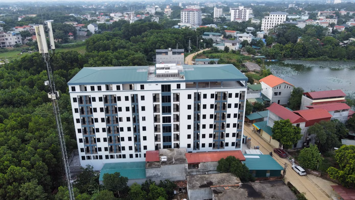 Theo Sở Xây dựng, qua xác minh, đánh giá trước mắt về trực quan hiện trạng công trình đối chiếu với giấy chứng nhận quyền sử dụng đất và giấy phép xây dựng được cấp nhận thấy, công trình xây dựng vi phạm về đất đai, trật tự xây dựng, diện tích xây dựng tầng 1 tăng khoảng 512,8m2, quy mô 9 tầng (GPXD được cấp 3 tầng + tum - PV).