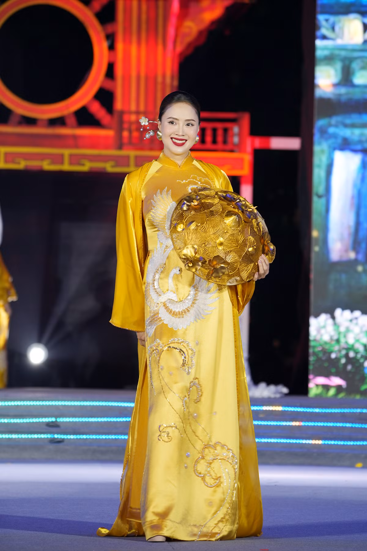 Bên cạnh đó, lễ hội còn có nhiều hoạt động văn hóa, nghệ thuật đặc sắc như Đêm nhạc Sắc màu Hà Nội diễn ra vào tối 28/10 tại khu vực Vườn hoa đền Bà Kiệu.