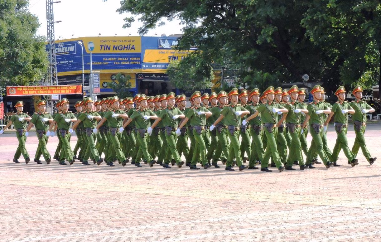 Mục kích những màn nội công thượng thừa của cảnh sát cơ động ảnh 1