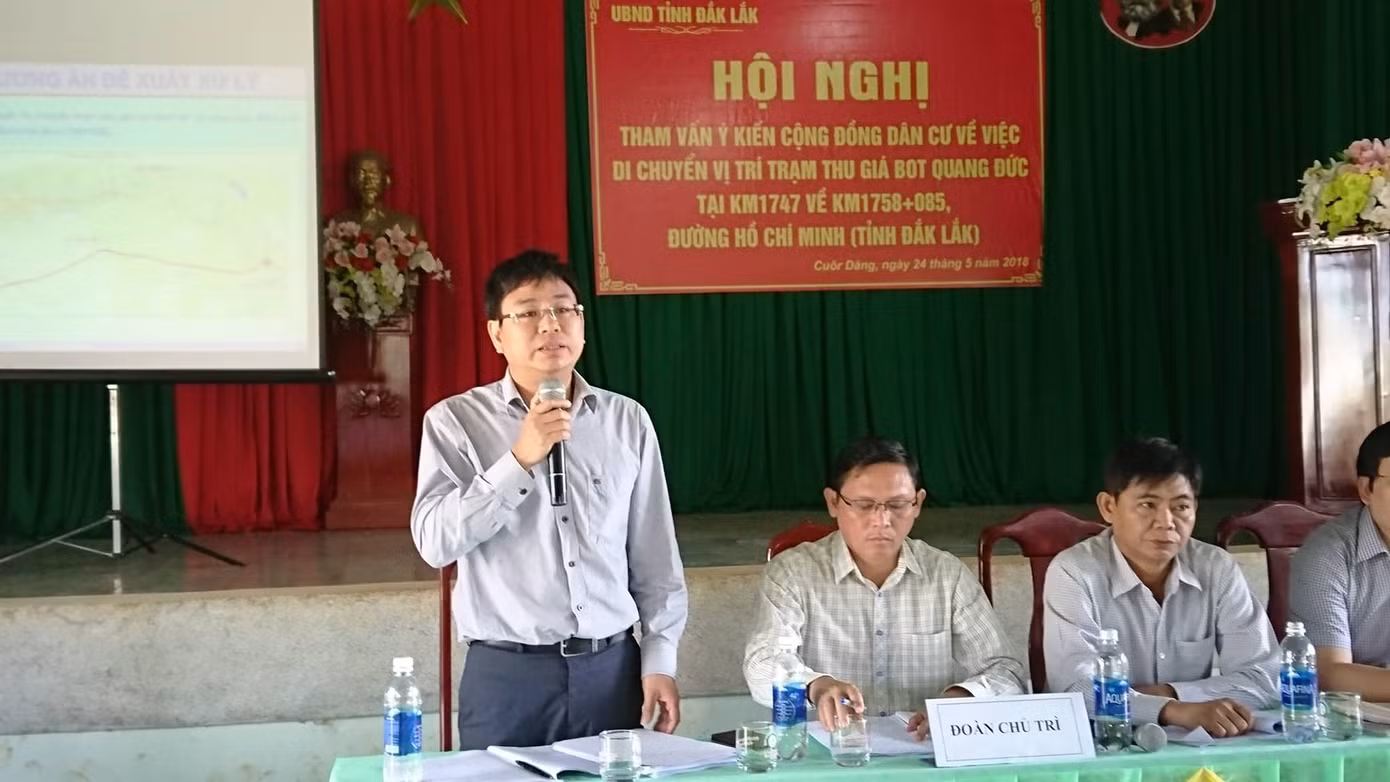 Đại diện Bộ GTVT và UBND tỉnh Đắk Lắk chưa trả lời thắc mắc của người dân: được miễn phí hay giảm