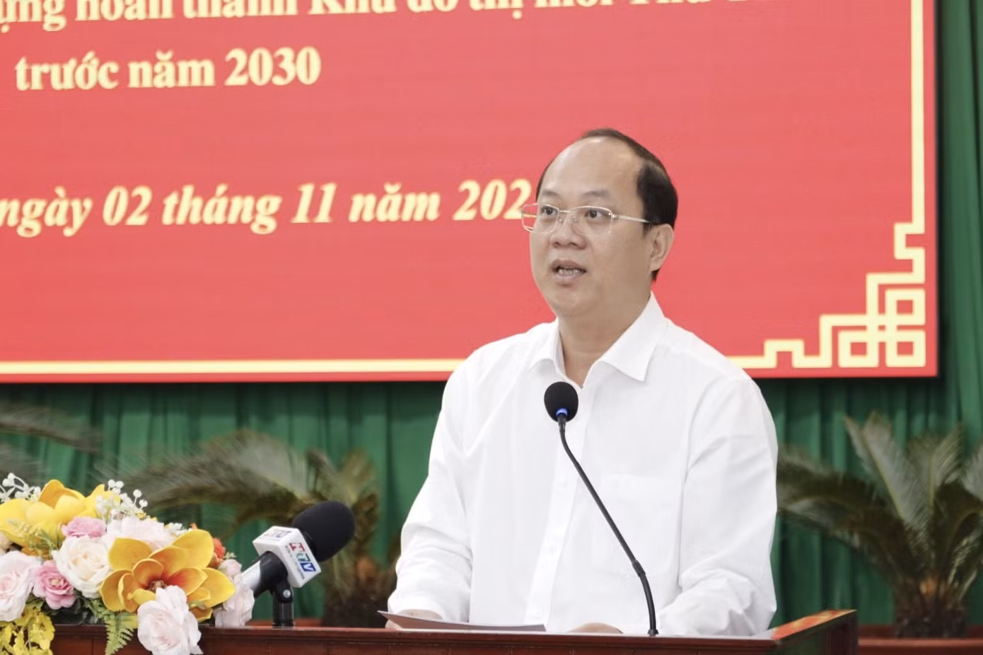 Phó Bí thư Thành ủy TP.HCM Nguyễn Hồ Hải yêu cầu TP Thủ Đức tăng cường tiếp xúc với người dân để kịp thời nắm bắt nguyện vọng, từ đó có sự thuyết phục họ đồng thuận bàn giao mặt bằng. Ảnh: THANH THÙY