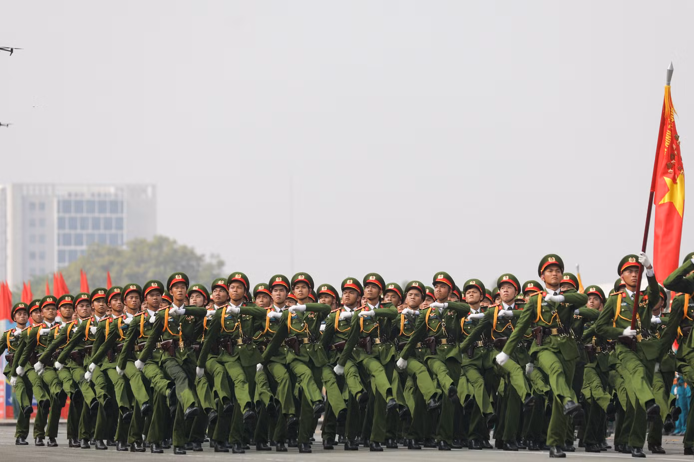 Kết thúc buổi tổng hợp luyện lần hai, Đại tướng Nguyễn Tân Cương, Tổng tham mưu trưởng Quân đội Nhân dân Việt Nam, Thứ trưởng Bộ Quốc phòng, đánh giá cao các khối diễu binh, diễu hành dù trong điều kiện thời tiết nắng nóng nhưng đã khắc phục khó khăn, tổ chức diễn tập đạt kết quả tốt.