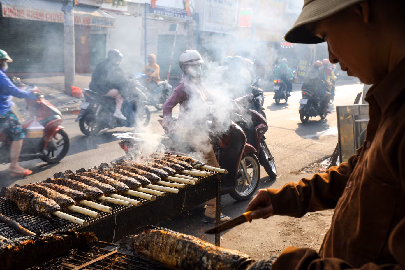 Vào mùng 10 tháng Giêng hàng năm là ngày vía Thần tài, theo phong tục dân gian, người dân thường đi mua đồ để thờ cúng hoặc mua vàng cầu tài lộc may mắn, sung túc cho cả năm.
