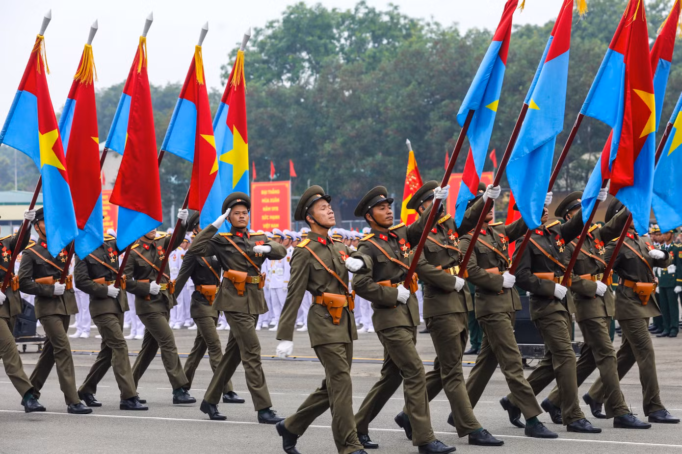 Tham gia lễ diễu binh, diễu hành bao gồm 38 khối của lực lượng vũ trang do Bộ Quốc phòng và Bộ Công an phối hợp thực hiện.