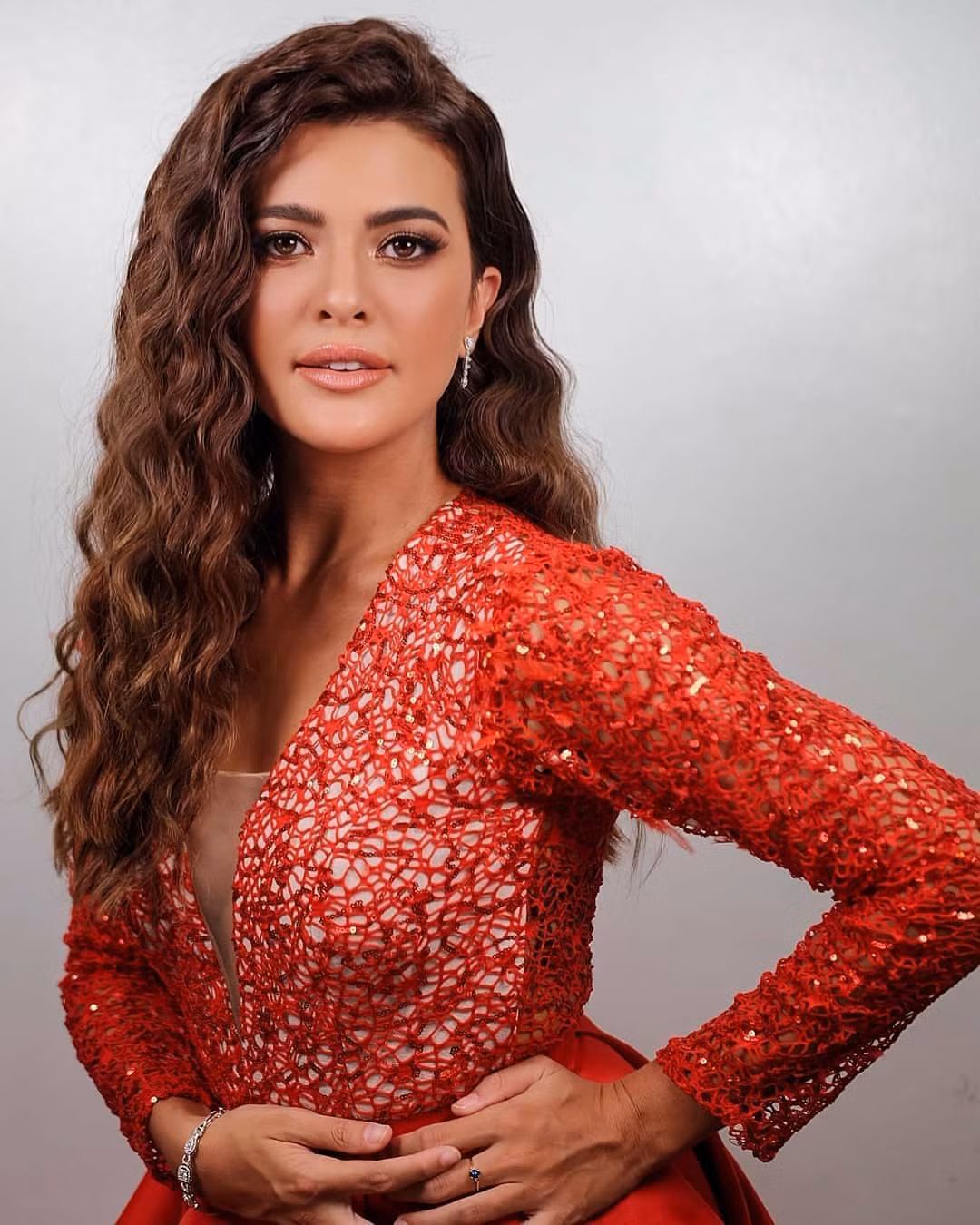 Hoa hậu thứ hai xuất hiện trong danh sách của Wonders List là Katarina Rodríguez. Người đẹp sinh năm 1992, đăng quang Miss World Philippines 2018. Trước đó, Katarina từng vào Top 3 Asia's Next Top Model và giành ngôi Á hậu 1 tại Hoa hậu Liên lục địa 2017.