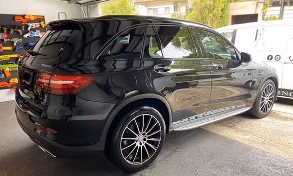 Mua xe Mercedes tiền tỷ cho con gái 9 tuổi, người mẹ khiến cư dân mạng tranh cãi không dứt ảnh 1