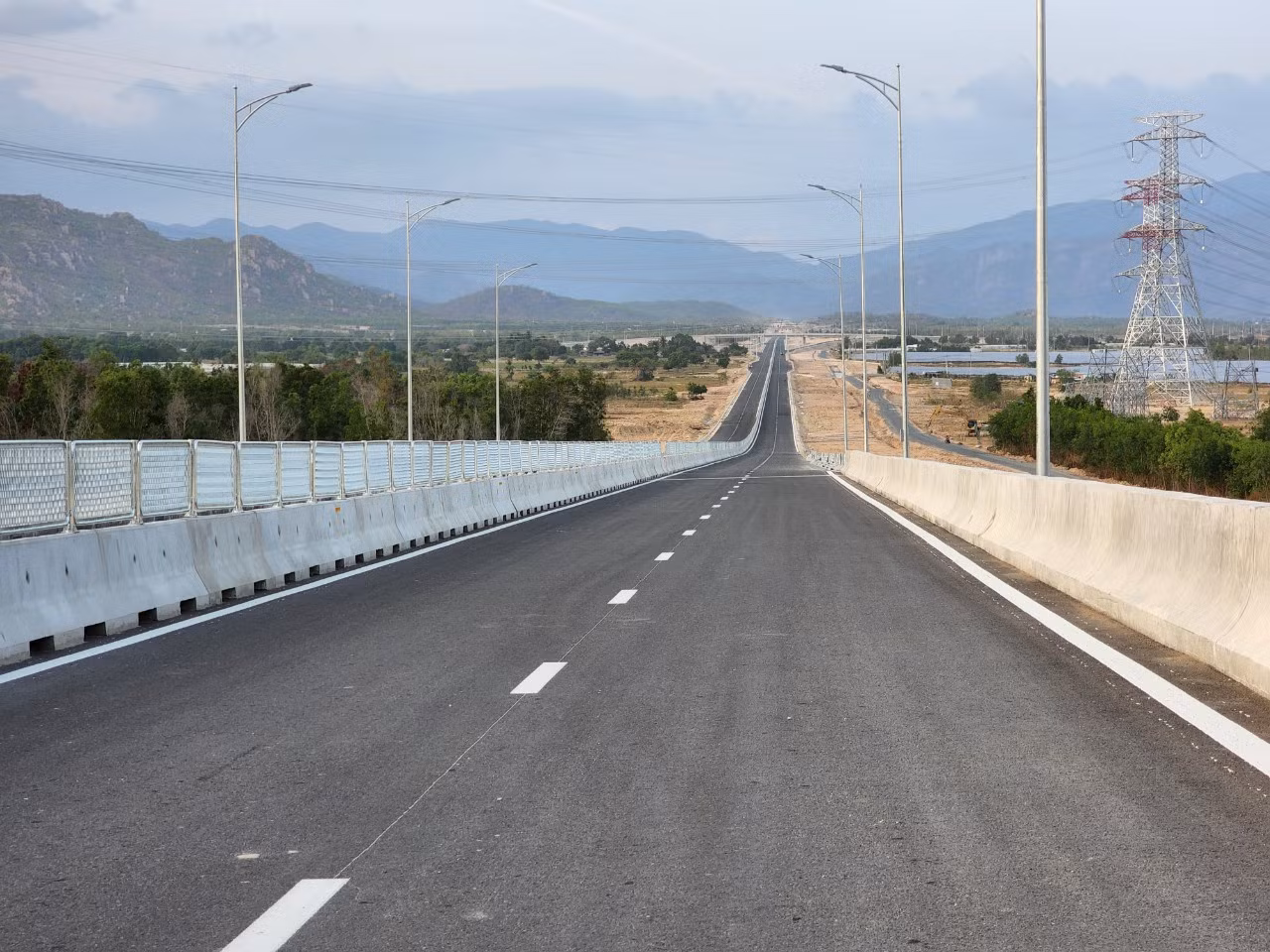 Một đoạn cao tốc Vĩnh Hảo - Phan Thiết đã được thông xe từ ngày 19/5/2023. Một đoạn cao tốc Vĩnh Hảo - Phan Thiết đã được thông xe từ ngày 19/5/2023.