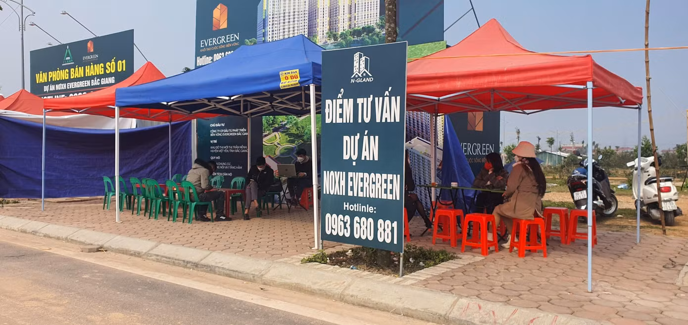 Dự án NƠXH Evergreen từng bị Sở Xây dựng Bắc Giang thanh tra, kiểm tra và báo cáo Bộ Xây dựng liên quan đến phản ánh các sàn môi giới rầm rộ rao bán nhà ở tại dự án khi chưa đủ điều kiện. (Ảnh: Lập Đông)