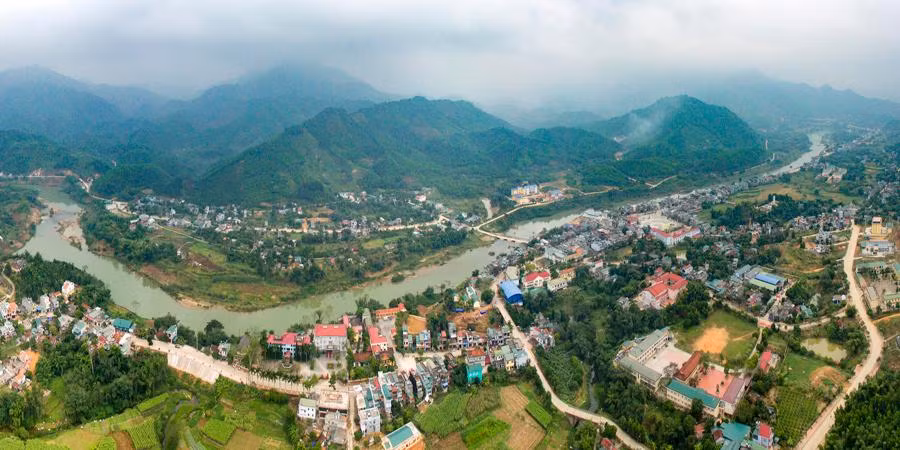 Theo văn bản, phạm vi quy hoạch bao gồm toàn bộ ranh giới hành chính huyện Bình Liêu gồm 6 xã và một thị trấn mới (thị trấn Bình Liêu và xã Tình Húc); quy mô diện tích lập quy hoạch khoảng 47.076 ha (470,7 km2); quy mô dân số hiện trạng đến năm 2020 khoảng 33.000 người; đến năm 2030 khoảng 46.000 - 63.000 người; đến 2040 khoảng 62.000 - 90.000 người.